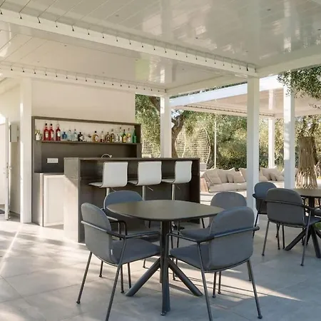 Elais Villa *